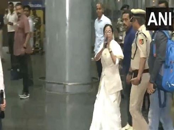 Chief Minister Mamata Banerjee arrives at Kolkata. (Photo/ANI)