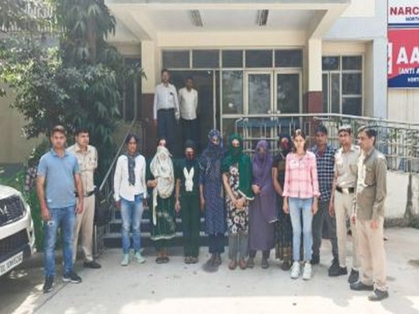Apprehended Bangladeshi nationals (Photo: DCP North-West Delhi/X)