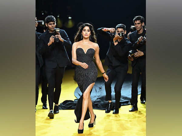 Janhvi Kapoor (Instagram/Lakme Fashion Week)