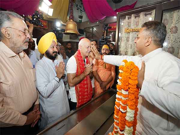 Manish Sisodia prays at Maa Kali temple in Patiala (Photo: @msisodia/X)