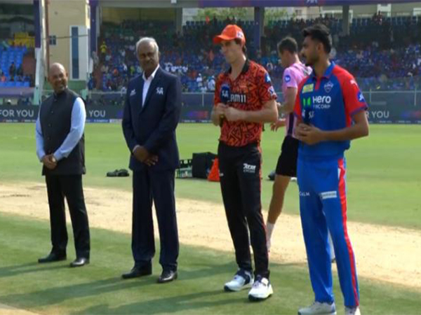 SRH captain Pat Cummins and DC skipper Axar Patel during toss (Photo: X/@IPL)