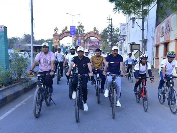 Visual of Sports Minister Mandviya riding a cycle (Photo: Ministry of Youth Affairs and Sports)