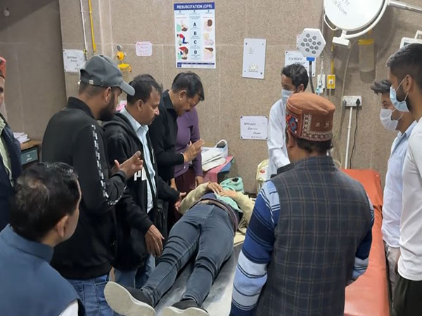 MLA Kullu Sunder Singh Thakur talking to a victim. (Photo/ANI)