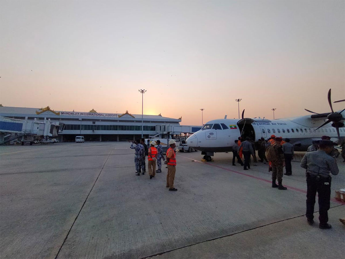 First relief and rescue detachment of 10 personnel landed at Mandalay International Airport (Image/Ministry of Defence)
