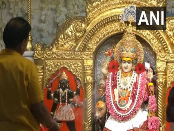Morning Aarti held on second day of Navratri at Jhandewalan temple. (Photo/ANI)
