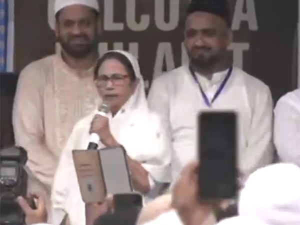 WB CM Mamata Banerjee at Eidgah Kolkata (Photo/ANI)