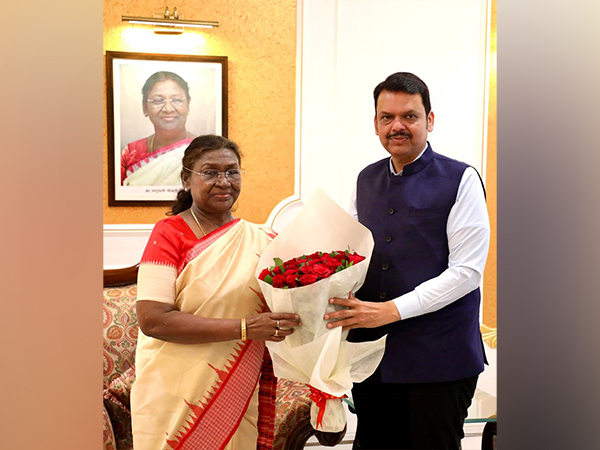 Maharashtra CM Devendra Fadnavis meets President Droupadi Murmu at Raj Bhavan (Photo/ANI) 