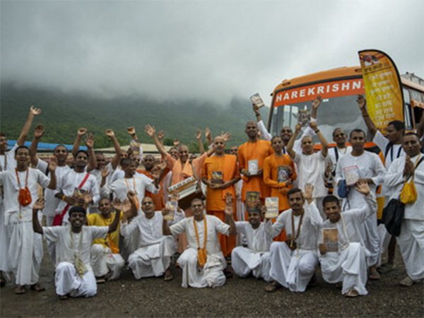 Devotees of the Travelling Sankirtan Party (TSP)