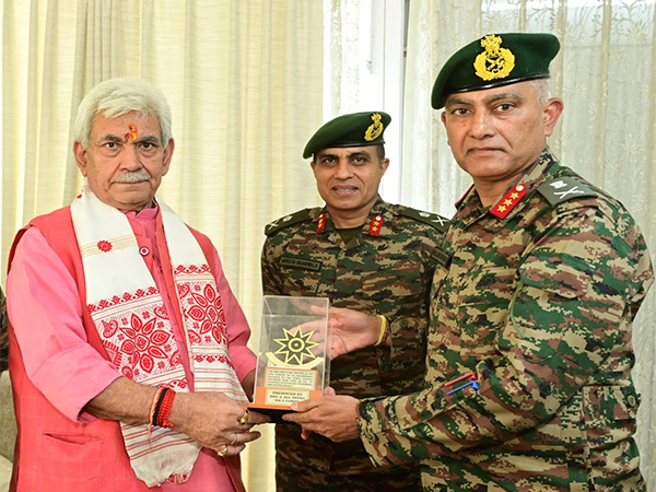 Lieutenant General Rajan Sharawat, General Officer Commanding (GOC), Rising Star Corps, called on Lieutenant Governor Manoj Sinha (Photo/ANI)