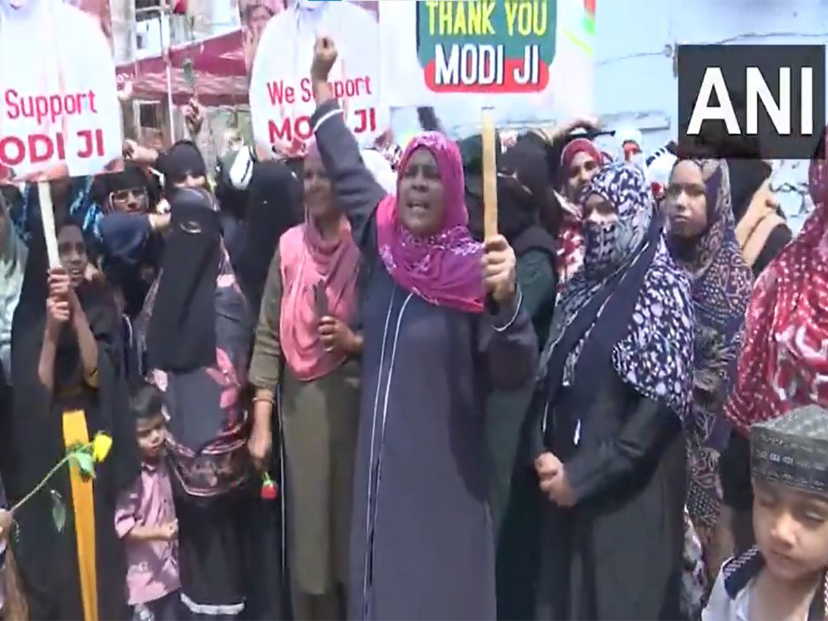 Women come out in support of Waqf Amendment Bill (Photo/ANI) 