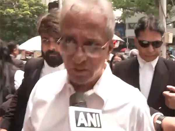 Satish Salian entering Bombay High Court (Image Source: ANI)