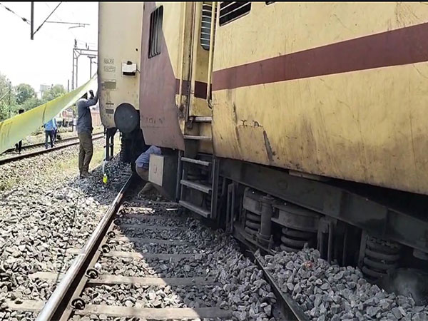 Derailed coach of Nanded-Sambalpur Express (Photo/ANI)