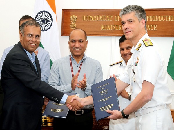 Indian Navy and Kirloskar Oil Engines Limited ink deal for design and development of 6MW Medium Speed Marine Diesel Engine. (Photo: PIB)