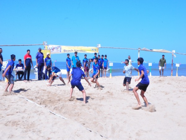 Children playing Beach Sports (Photo: Gujarat CMO)