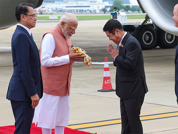 PM Modi being welcomed at Bangkok (Image: X@narendramodi)