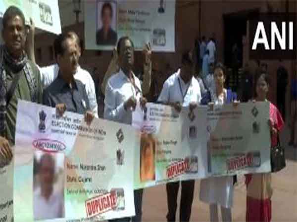 TMC MPs protest over alleged duplicate voter ID issue (Photo/ANI)