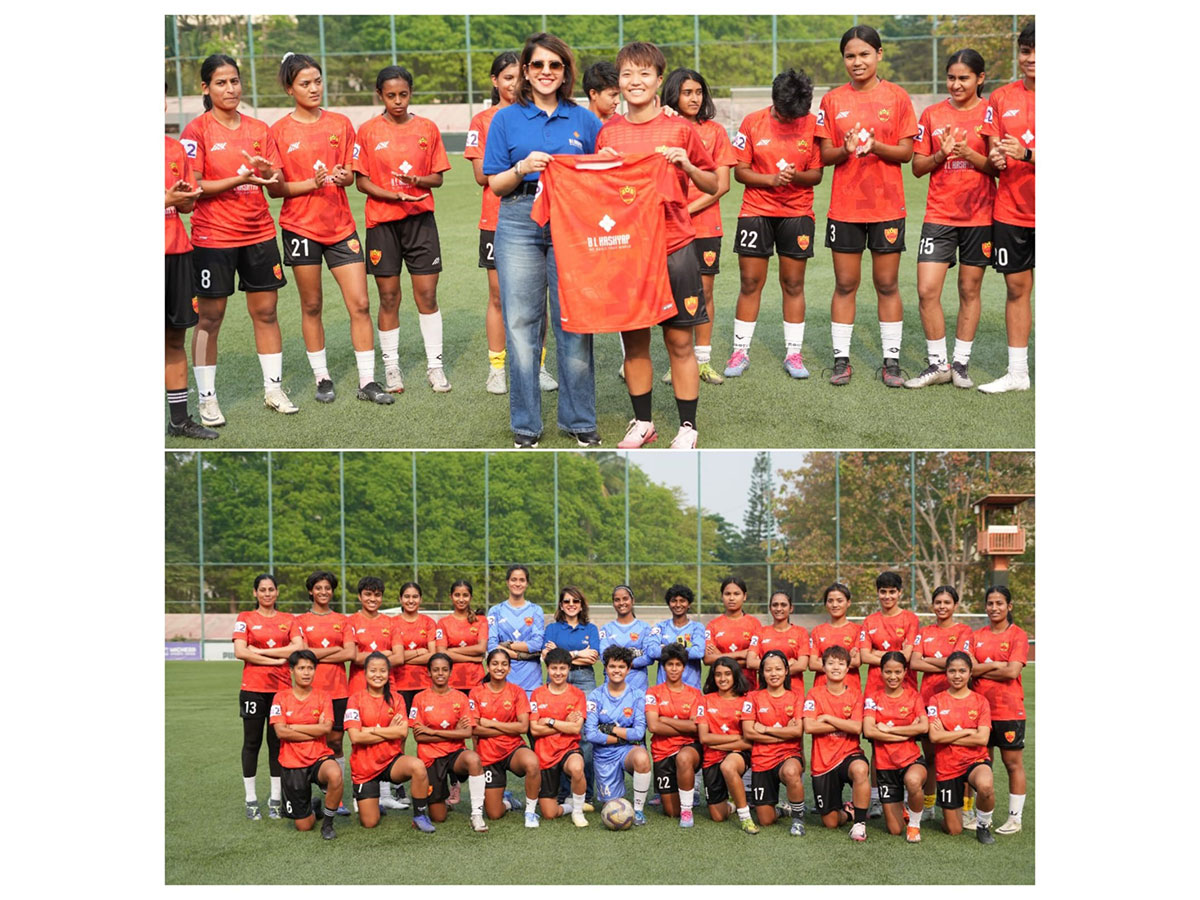 Shruti Choudhari, Director – Projects & Strategy, B L Kashyap presents the Roots FC jersey, marking the team’s journey in IWL2