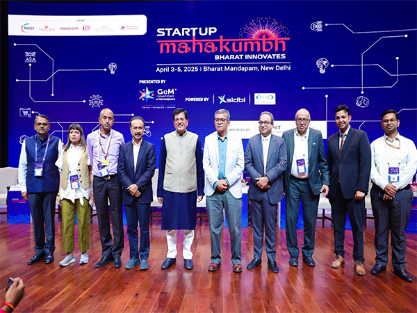 Piyush Goyal at the inaugural ceremony of Startup Mahakumbh with other dignitaries