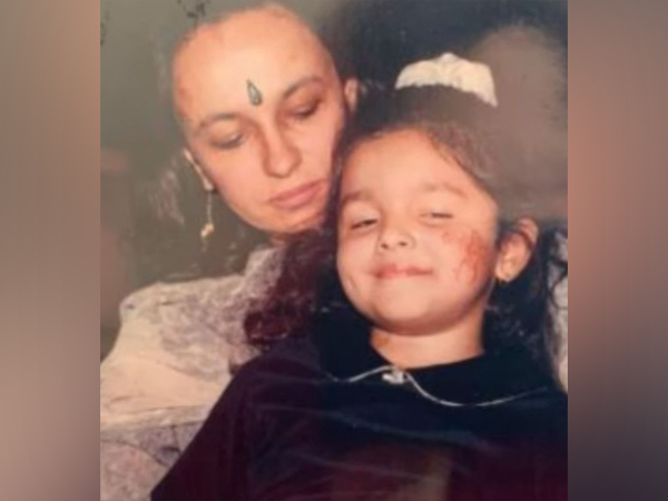 Soni Razdan with little Alia (Photo/instagram/@sonirazdan)