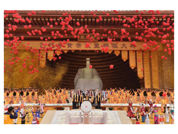 Scene of the Ancestor Worship Ceremony (Photo by He Ning)
