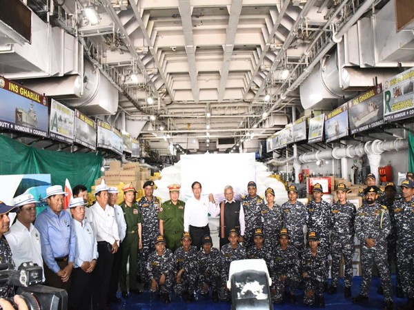 INS Gharial delivers Indian food aid to Thilawa Port in Myanmar (Photo: Indian Navy)