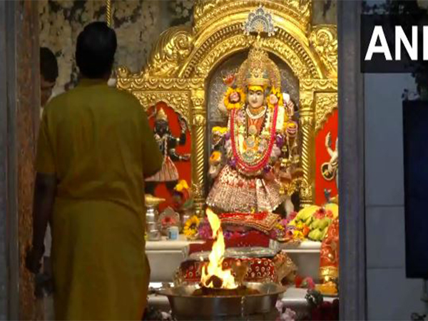 Morning Aarti performed at Jhandewalan Temple (Photo/ANI)