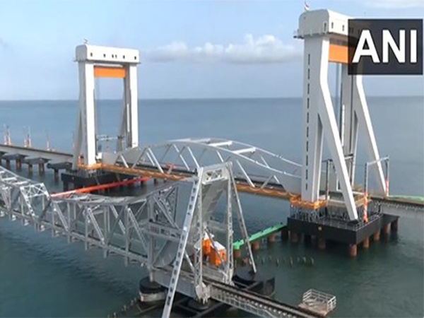 જાણો આજે પીએમ મોદી તમિલનાડુને કઈ ભેટ આપશે? ભારતના પ્રથમ વર્ટિકલ લિફ્ટ સી બ્રિજનું પણ ઉદ્ઘાટન કરશે 2 PM Modi to inaugurate India's first vertical lift sea bridge in Tamil Nadu  today