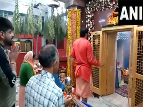 Devotees arrived in large numbers at Haridwar's Maya Devi Temple to perform aarti (Photo/ANI)