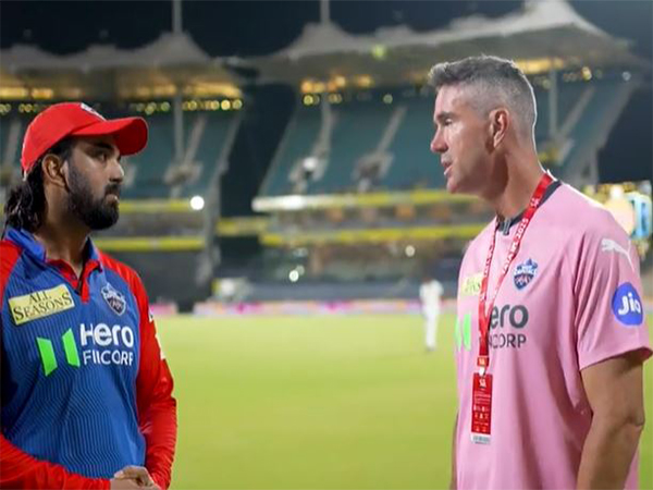 KL Rahul and  Kevin Pietersen (Photo: iplt20.com)