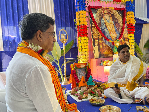 Tripura CM Manik Saha visits Shri Shirdi Sai Baba Seva Mandir to offer prayers on Ram Navami (Photo/ANI) 