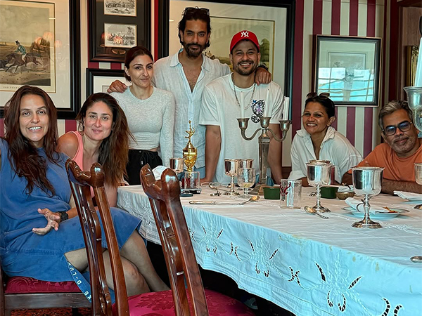 Kareena Kapoor, Soha Ali Khan with family, friends (Photo/instagram/@sakpataudi)