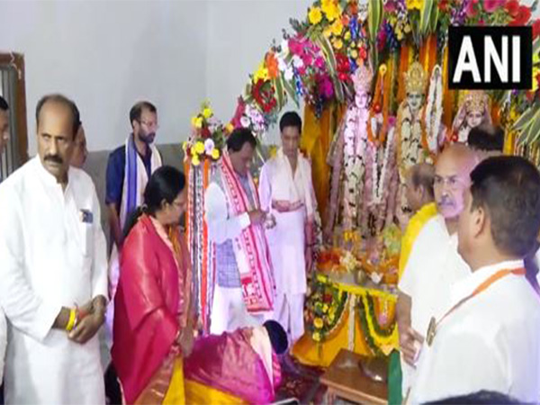  Odisha Chief Minister Mohan Charan Majhi, along with his wife. (Photo/ANI)