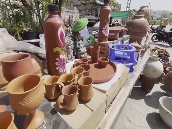 Demand for earthen pots soars as temperatures rise (Photo/ANI)