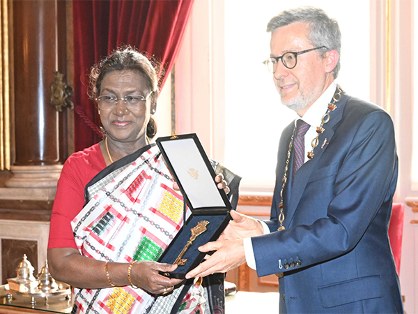 President Droupadi Murmu recieves Key of Honour (Image: X@rashtrapatibhvn) President Droupadi Murmu recieves Key of Honour (Image: X@rashtrapatibhvn)