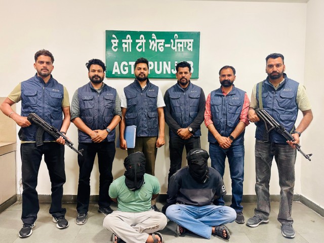 Punjab Police along with arrested members (Photo/X@DGPPunjabPolice)  