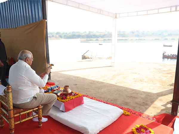 Gujarat CM Bhupendra Patel worships Narmada Maiyya (Photo/X @Bhupendrapbjp) 