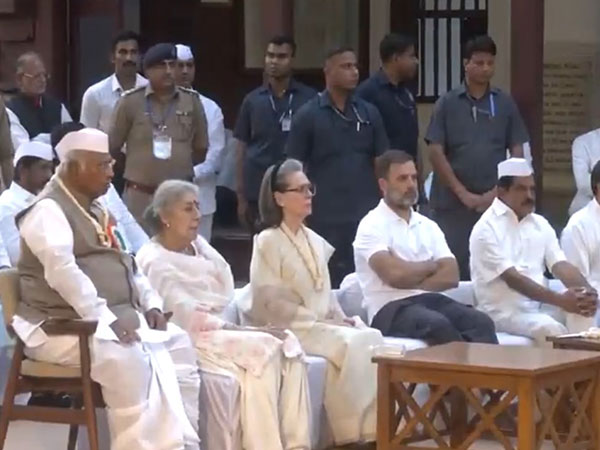 Congress president Mallikarjun Kharge, Rahul Gandhi, Sonia Gandhi and Congress leaders take part in prayers meet at Sabarmati Ashram (Photo: ANI)