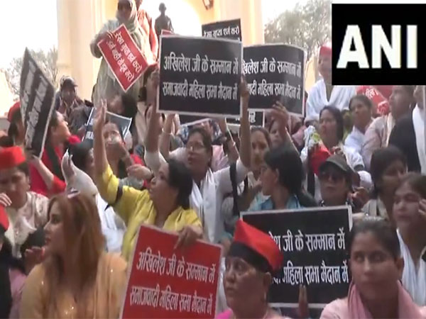  Samajwadi Party Women Wing protesting against Delhi CM Rekha Gupta (Photo/ANI)