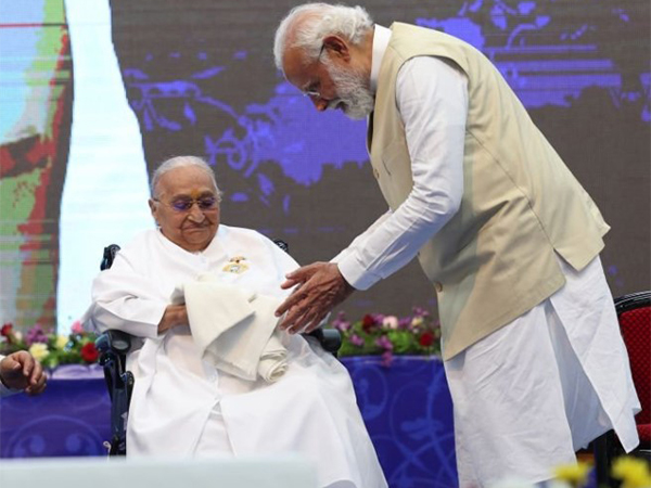 PM Narendra Modi with Dadi Ratan Mohini (FilePhoto: X/@narendramodi)