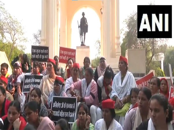 Samajwadi Party women wing leaders protest in Lucknow. (Photo: ANI)