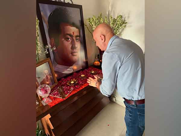 Anupam Kher pays his tribute to Manoj Kumar (Photo/instagram/@anupampkher)