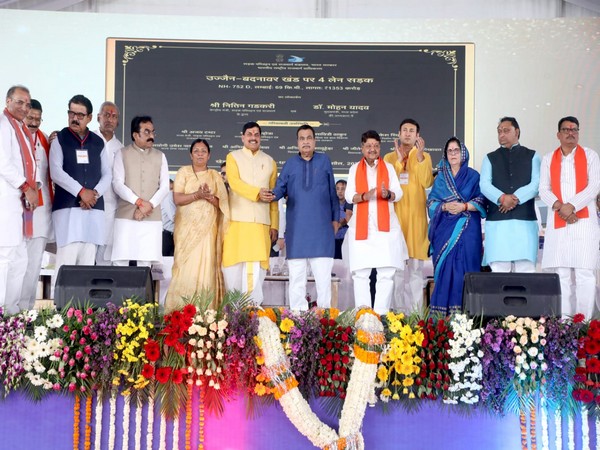 Union Minister Nitin Gadkari and MP CM Mohan Yadav inaugurating the road projects (Photo/DPR)