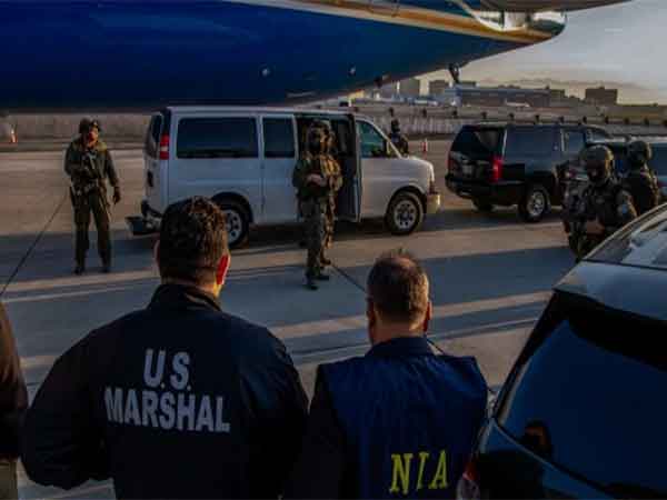 Tahawwur Rana being brought to India by US Marshals. (Photo/US Justice Dept))