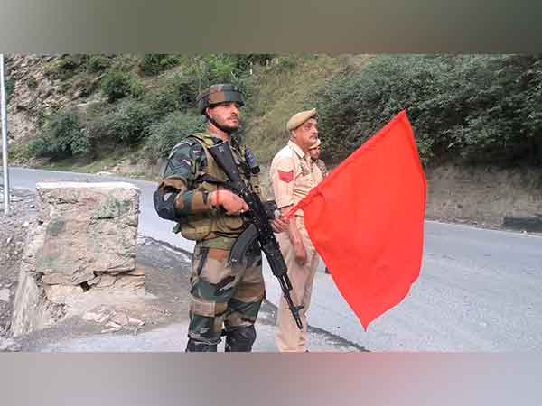 Indian Army intensifies security measures on NH-44 (Photo/ANI)