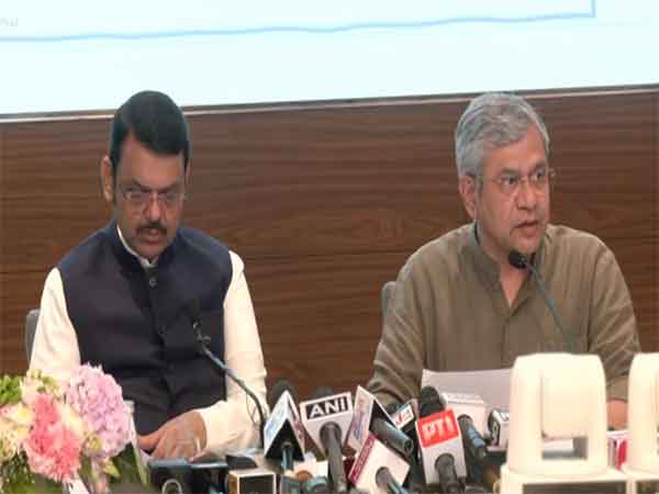Union Railway Ministe Ashwini Vaishnaw (right) and Maharashtra Chief Minister Devendra Fadnavis (Photo/ANI)