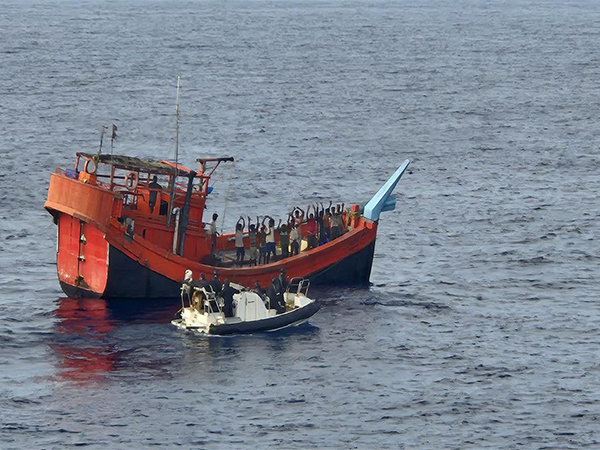 Indian Coast Guard seizes boat smuggling betel nut (Photo/ICG)
