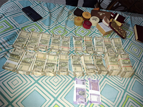 Odisha Vigilance seizes unaccounted cash from engineer in Malkangiri (Photo/Odisha Vigilance)