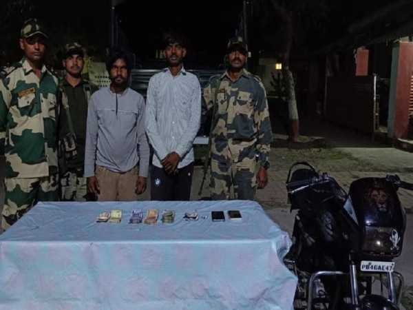 Punjab BSF apprehends 2 suspected smugglers in Amritsar (Photo/BSF) 