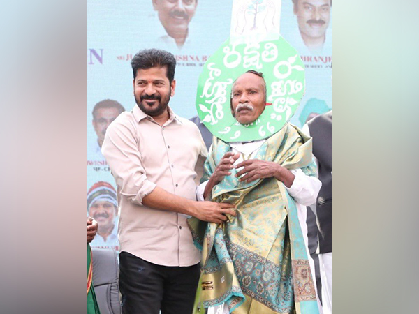 Telangana Chief Minister Revanth Reddy (left) along with enviornmentalist Vanajeevi Ramaiah (right) (Photo/@revanth_anumula)