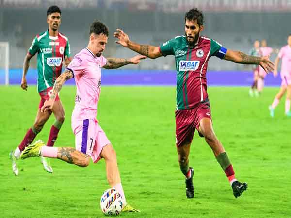 Mohun Bagan Super Giant and Bengaluru FC players in action (Photo: ISL)
